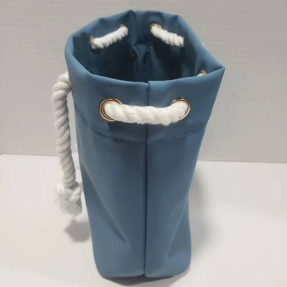 Dolce &  Gabbana Light Blue Parfume/Cosmetic Pouch. - Picture 6 of 8